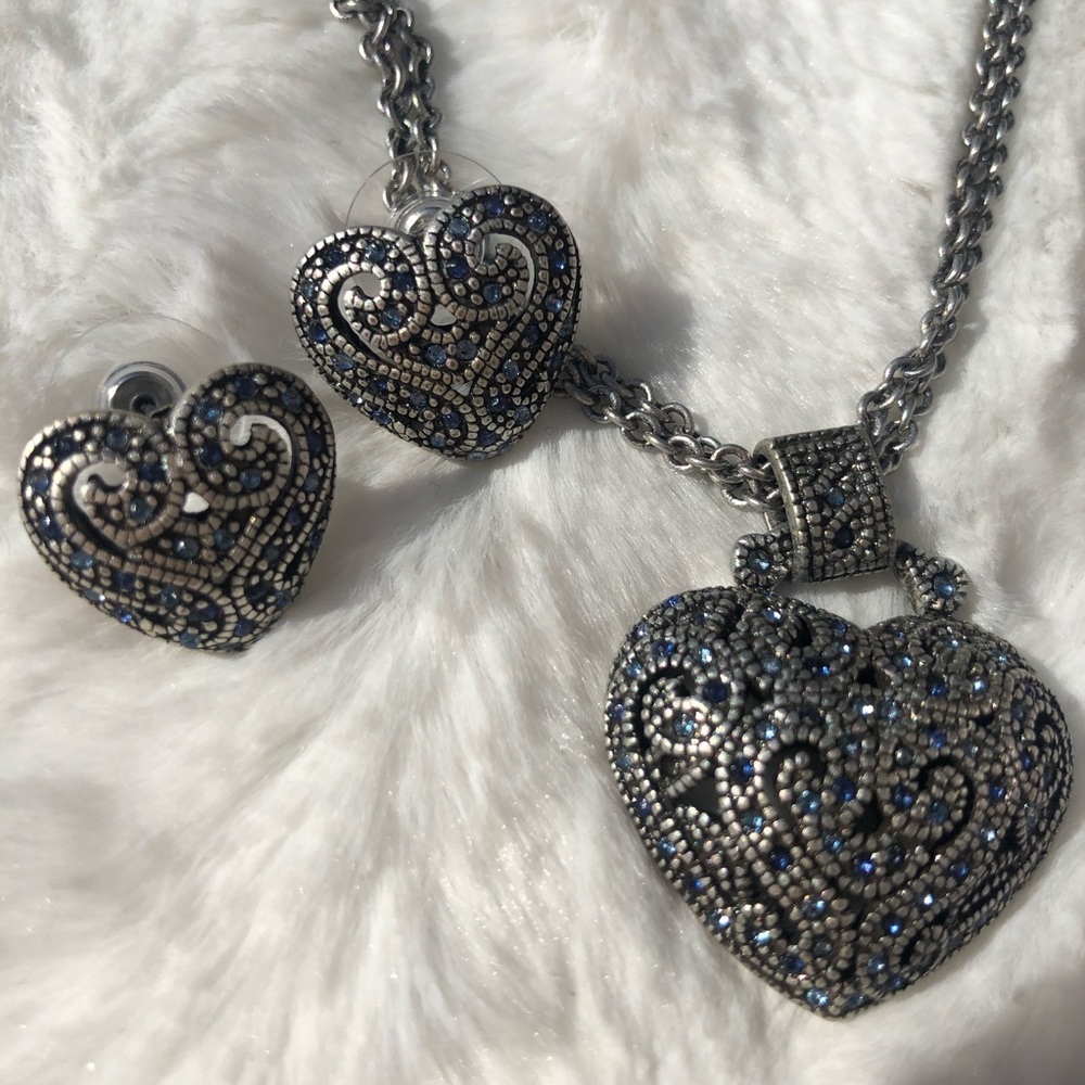 Heart pendant with matching heart earrings 🤍 - Picture 4 of 16